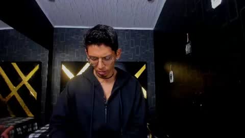 Snapshot of dereck_monroe chatting on 06-13-26, 02:48 Dereck online show from 06-13-26, 02:48