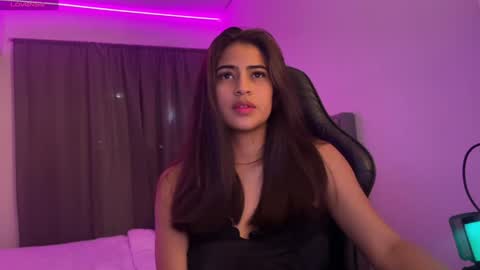 Snapshot of dereckbrownn chatting on 02-08-25, 05:18 Dereck online show from 02-08-25, 05:18