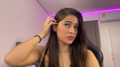 Snapshot of dereckbrownn chatting on 02-11-25, 09:03 Dereck online show from 02-11-25, 09:03