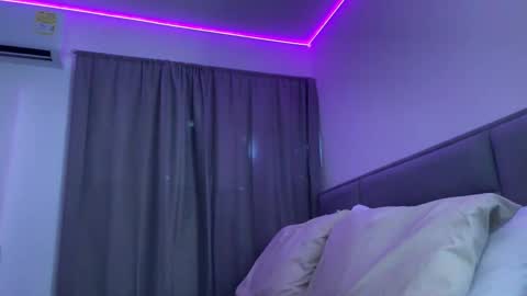 Snapshot of dereckbrownn chatting on 10-01-25, 07:09 Dereck online show from 10-01-25, 07:09