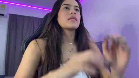 Snapshot of dereckbrownn chatting on 10-14-25, 07:14 Dereck online show from 10-14-25, 07:14