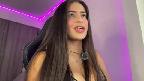 Snapshot of dereckbrownn chatting on 11-09-25, 05:39 Dereck online show from 11-09-25, 05:39