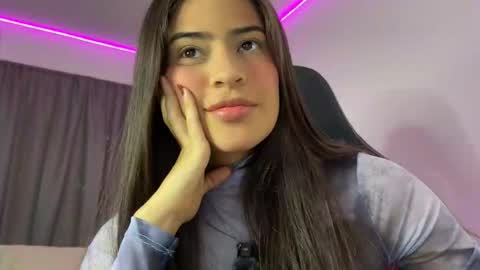 Snapshot of dereckbrownn chatting on 11-25-25, 07:58 Dereck online show from 11-25-25, 07:58