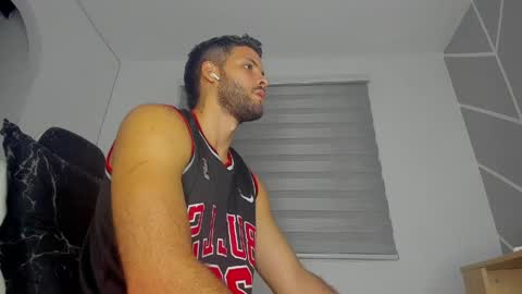 Snapshot of dereckhardd chatting on 04-12-26, 01:21 dereckhardd online show from 04-12-26, 01:21