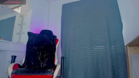 Snapshot of dereckhardd chatting on 04-15-26, 02:24 dereckhardd online show from 04-15-26, 02:24