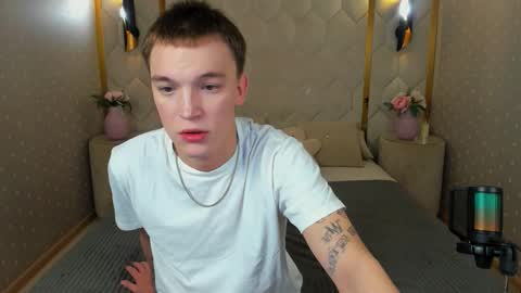 Snapshot of derek_banville chatting on 11-28-25, 01:36 Derek online show from 11-28-25, 01:36