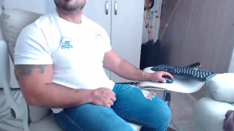 Snapshot of derek_group chatting on 06-20-26, 05:05 Derek online show from 06-20-26, 05:05