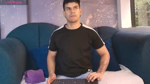 Snapshot of derek_voss chatting on 06-30-26, 01:01 derek_voss online show from 06-30-26, 01:01