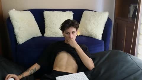 Snapshot of derekswan chatting on 11-17-25, 01:39 Derek online show from 11-17-25, 01:39