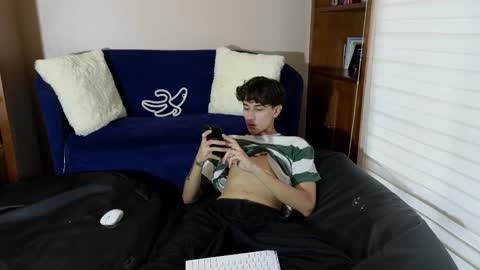 Snapshot of derekswan chatting on 11-21-25, 09:57 Derek online show from 11-21-25, 09:57