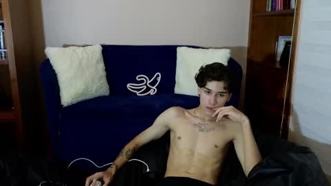 Snapshot of derekswan chatting on 11-25-25, 12:43 Derek online show from 11-25-25, 12:43