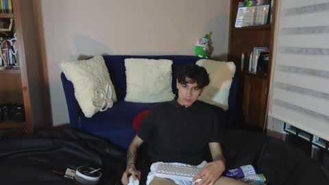 Snapshot of derekswan chatting on 12-21-25, 12:07 Derek online show from 12-21-25, 12:07