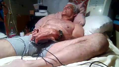Snapshot of derick1961 chatting on 05-22-26, 08:21 derick1961 online show from 05-22-26, 08:21