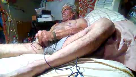 Snapshot of derick1961 chatting on 05-25-26, 05:35 derick1961 online show from 05-25-26, 05:35