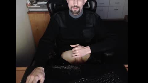 Snapshot of dermattes chatting on 12-14-24, 03:36 dermattes online show from 12-14-24, 03:36