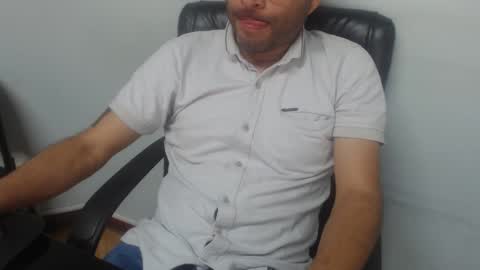 Snapshot of derrik_ chatting on 05-01-26, 03:00 online show from 05-01-26, 03:00