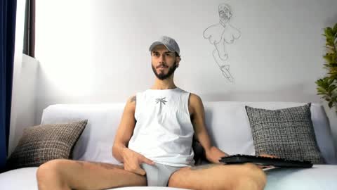 Snapshot of derrymaster chatting on 04-29-26, 04:00 JhimyMaster online show from 04-29-26, 04:00