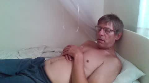 Snapshot of derrytop chatting on 03-02-25, 05:54 JohnB online show from 03-02-25, 05:54