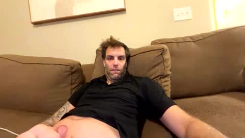 Snapshot of desertan20 chatting on 02-11-25, 11:54 Tall and Handsome online show from 02-11-25, 11:54