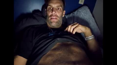 Snapshot of desertan20 chatting on 11-17-25, 10:21 Tall and Handsome online show from 11-17-25, 10:21