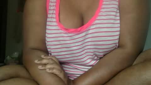 Snapshot of desibrowntelugugirl chatting on 11-17-25, 10:48 K online show from 11-17-25, 10:48