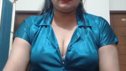 Snapshot of desimaisa130 chatting on 05-14-26, 04:03 Maisa online show from 05-14-26, 04:03