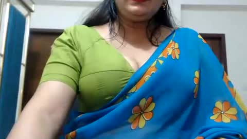 Snapshot of desimaisa130 chatting on 05-16-26, 05:45 Maisa online show from 05-16-26, 05:45