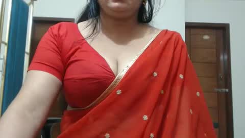 Snapshot of desimaisa130 chatting on 05-17-26, 05:20 Maisa online show from 05-17-26, 05:20