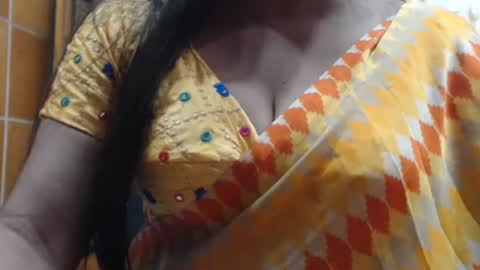 Snapshot of desimaisa130 chatting on 07-20-26, 04:42 Maisa online show from 07-20-26, 04:42