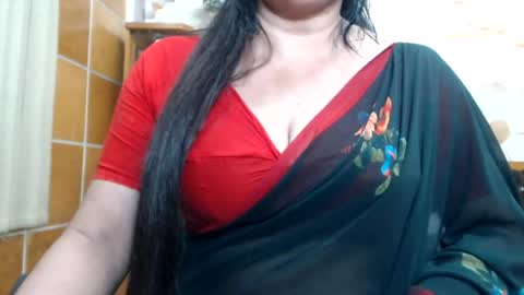 Snapshot of desimaisa130 chatting on 07-31-26, 06:18 Maisa online show from 07-31-26, 06:18