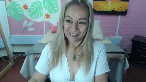 VALERIA online show from 01-14-25, 03:47