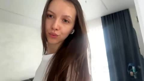 Snapshot of desirewingard chatting on 04-10-26, 02:39 Ksenia online show from 04-10-26, 02:39
