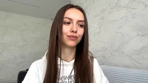 Snapshot of desirewingard chatting on 05-18-26, 04:07 Ksenia online show from 05-18-26, 04:07