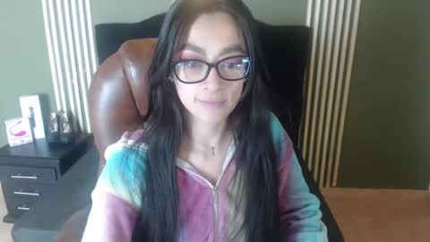 Snapshot of desiring__angel chatting on 12-18-24, 04:39 Desiring Angel online show from 12-18-24, 04:39