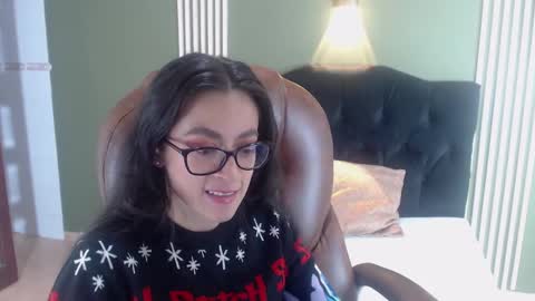 Snapshot of desiring__angel chatting on 12-23-24, 08:33 Desiring Angel online show from 12-23-24, 08:33