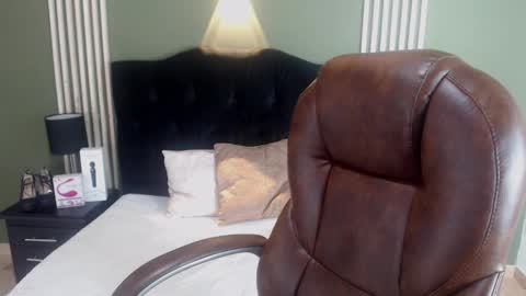 Snapshot of desiring__angel chatting on 12-24-24, 03:27 Desiring Angel online show from 12-24-24, 03:27