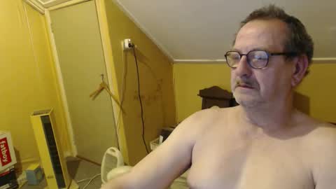 Snapshot of destelp chatting on 02-06-26, 11:30 destelp online show from 02-06-26, 11:30