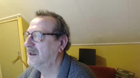 Snapshot of destelp chatting on 02-25-26, 10:03 destelp online show from 02-25-26, 10:03