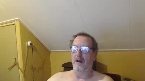 Snapshot of destelp chatting on 02-25-26, 11:25 destelp online show from 02-25-26, 11:25