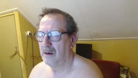 Snapshot of destelp chatting on 02-26-26, 11:15 destelp online show from 02-26-26, 11:15