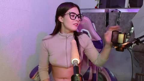 Snapshot of destinya_ chatting on 05-25-26, 11:05 destinya_ online show from 05-25-26, 11:05
