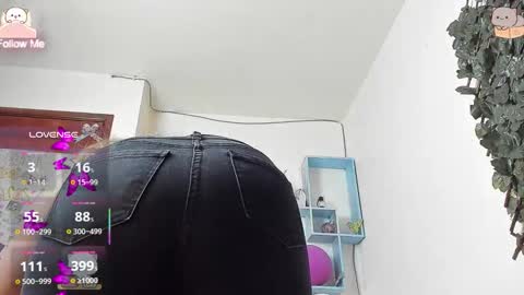 Snapshot of destinyhills_ chatting on 03-09-26, 12:09 Destiny online show from 03-09-26, 12:09