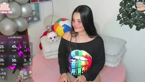 Snapshot of destinyhills_ chatting on 03-11-26, 12:16 Destiny online show from 03-11-26, 12:16