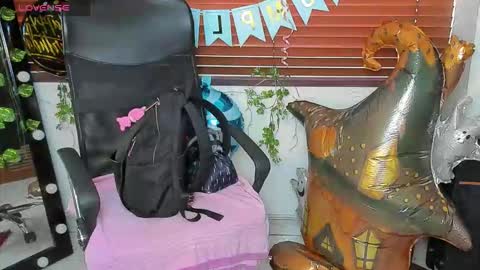 Snapshot of destinyhills_ chatting on 03-23-26, 12:09 Destiny online show from 03-23-26, 12:09