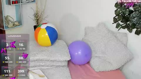 Snapshot of destinyhills_ chatting on 03-28-26, 12:27 Destiny online show from 03-28-26, 12:27