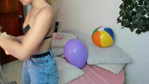 Snapshot of destinyhills_ chatting on 03-30-26, 12:06 Destiny online show from 03-30-26, 12:06