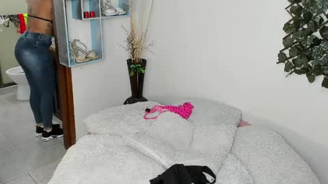 Snapshot of destinyhills_ chatting on 04-06-26, 12:06 Destiny online show from 04-06-26, 12:06