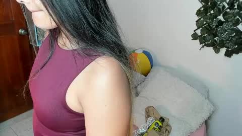 Snapshot of destinyhills_ chatting on 04-07-26, 12:05 Destiny online show from 04-07-26, 12:05