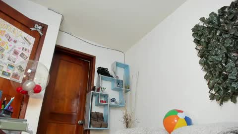 Snapshot of destinyhills_ chatting on 04-14-26, 12:22 Destiny online show from 04-14-26, 12:22