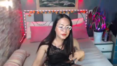 Snapshot of destinyrosexx chatting on 11-15-25, 03:37 Rose online show from 11-15-25, 03:37